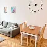 Viaduct View Apartment