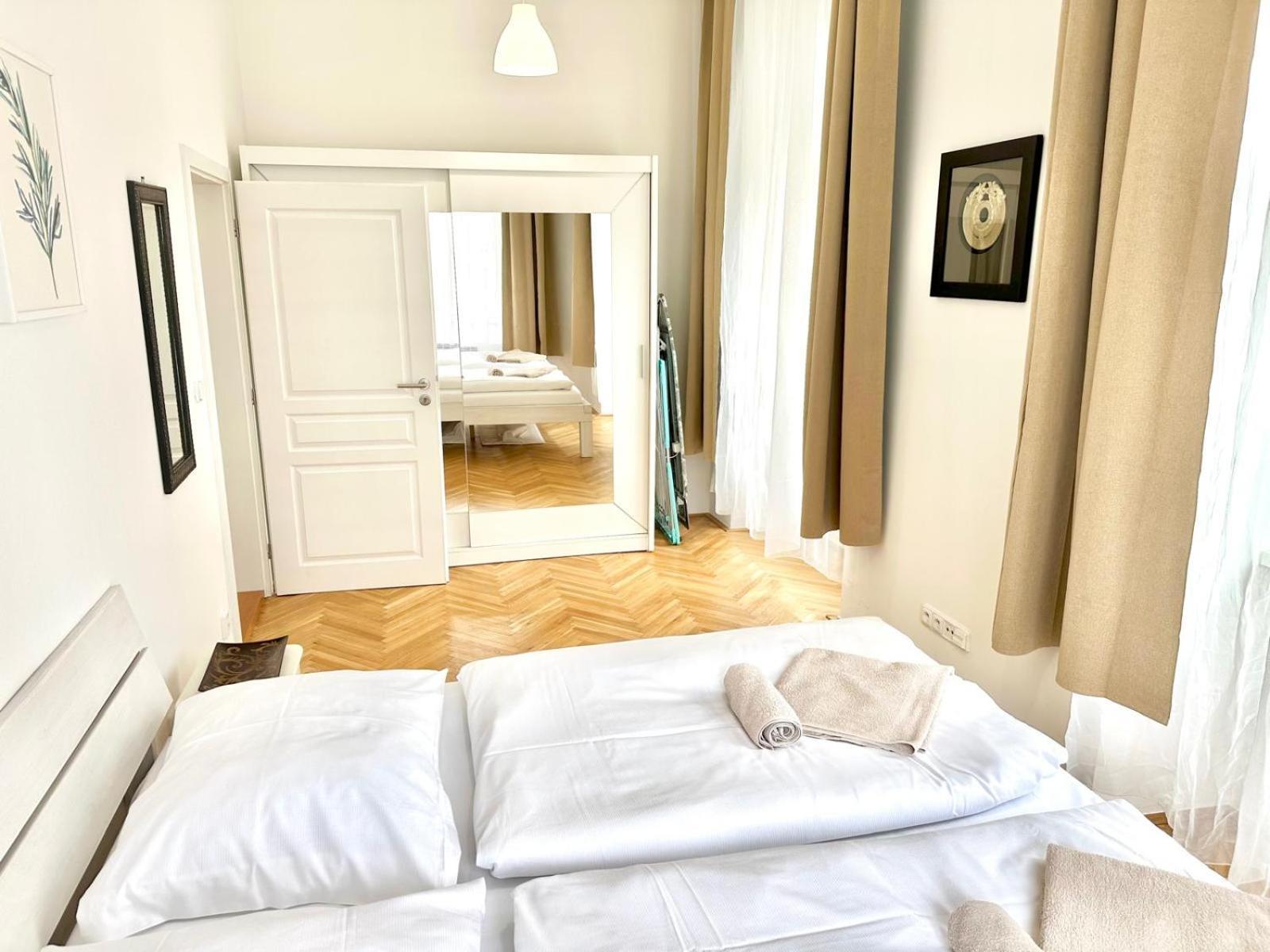Viaduct View Apartment Prague